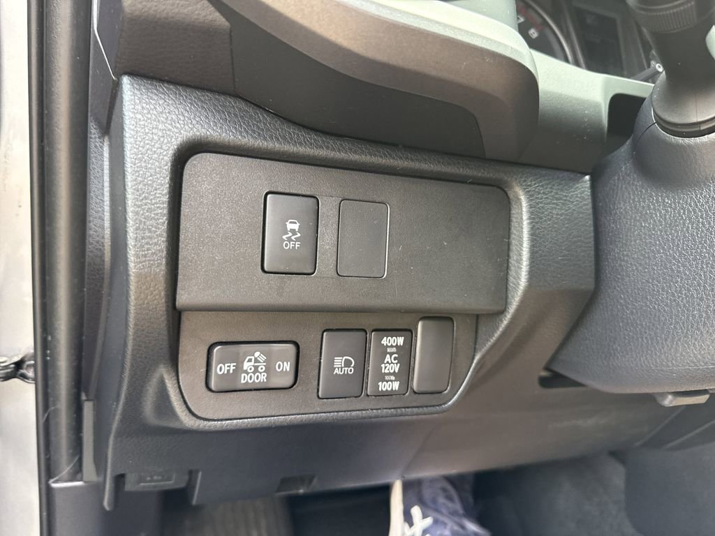 Used 2020 Toyota Tacoma TRD Off-Road w/ Technology Package AWD/4WD image 26