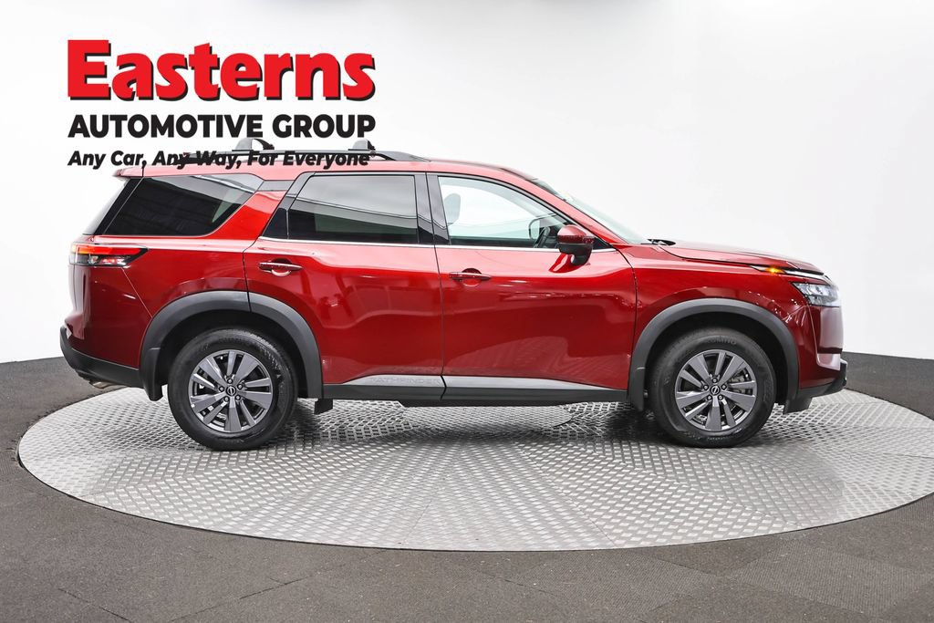 Used 2024 Nissan Pathfinder SV AWD/4WD image 4