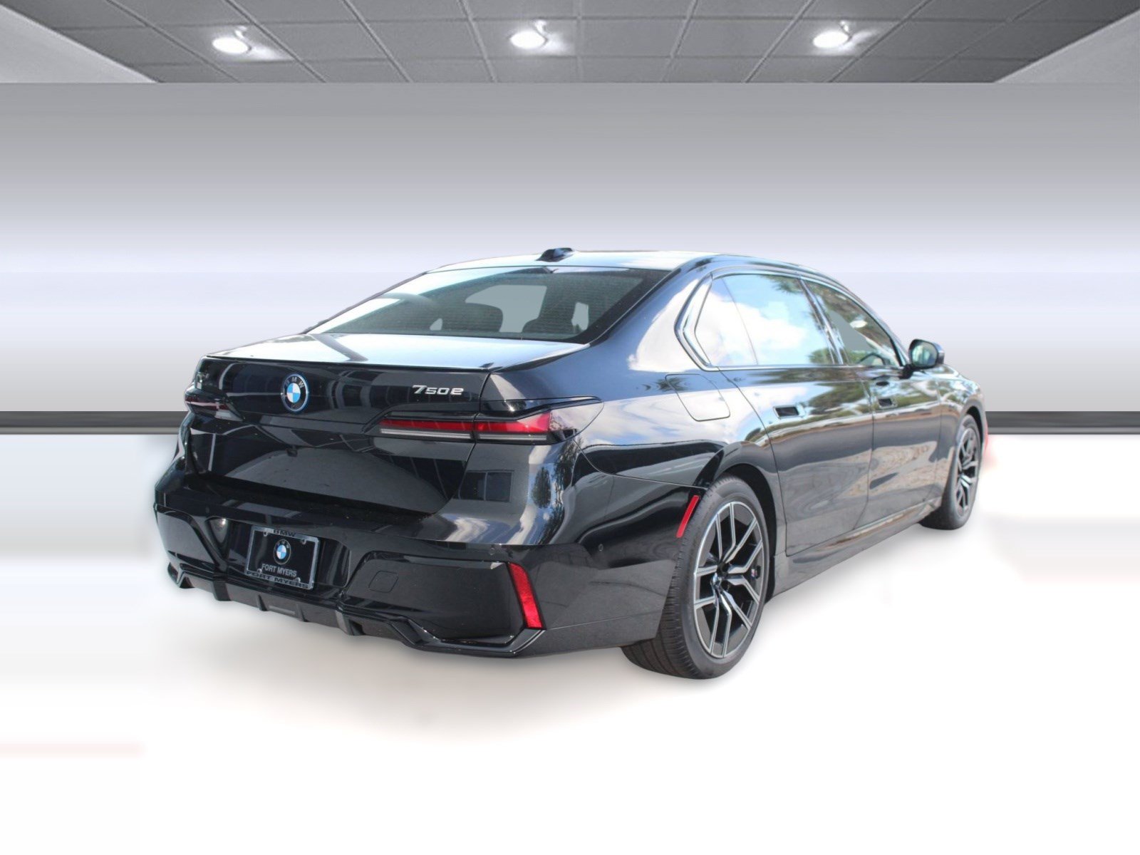 Used 2026 BMW 750e xDrive AWD/4WD image 8