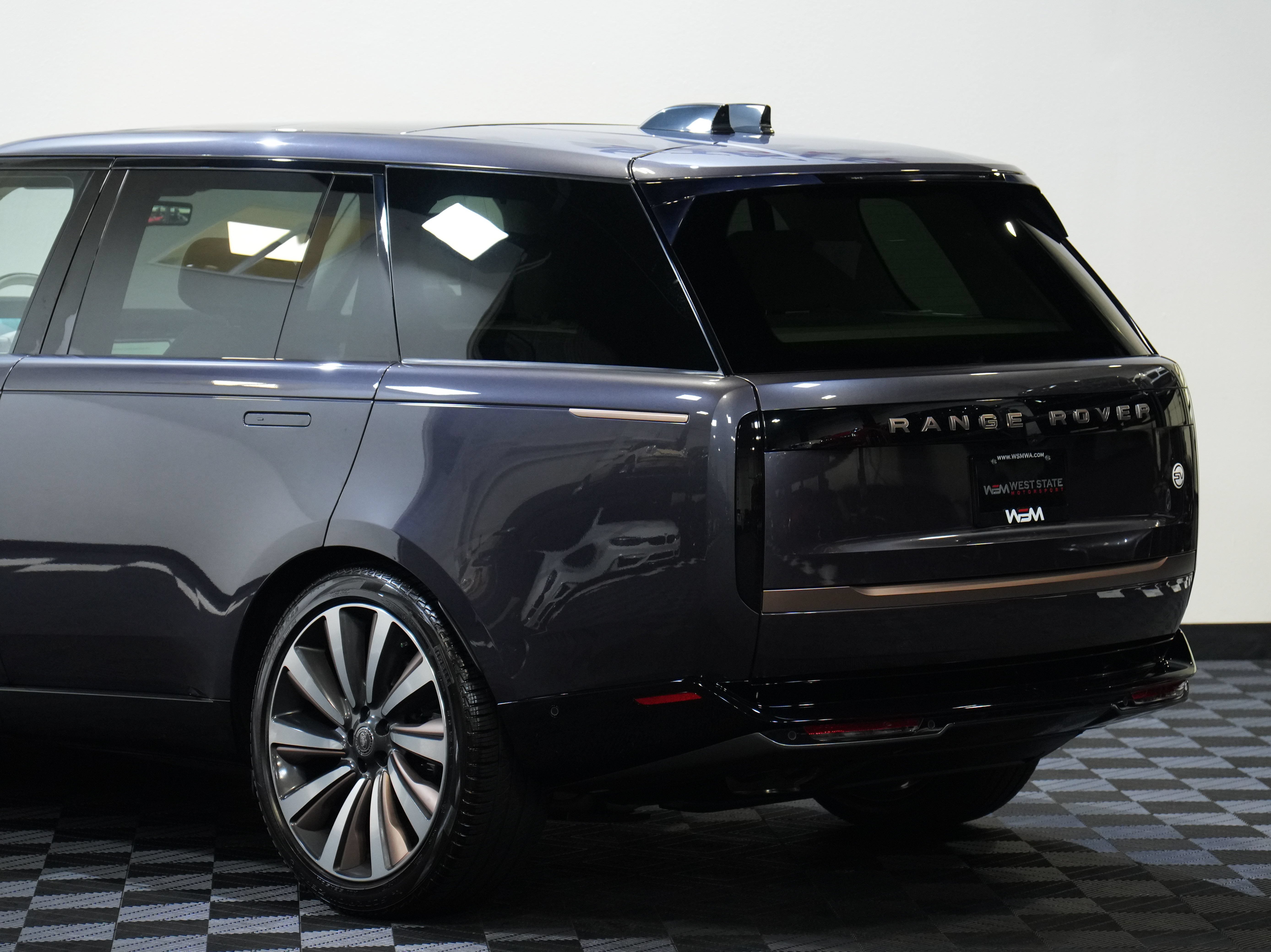 Used 2023 Land Rover Range Rover SV AWD/4WD image 15