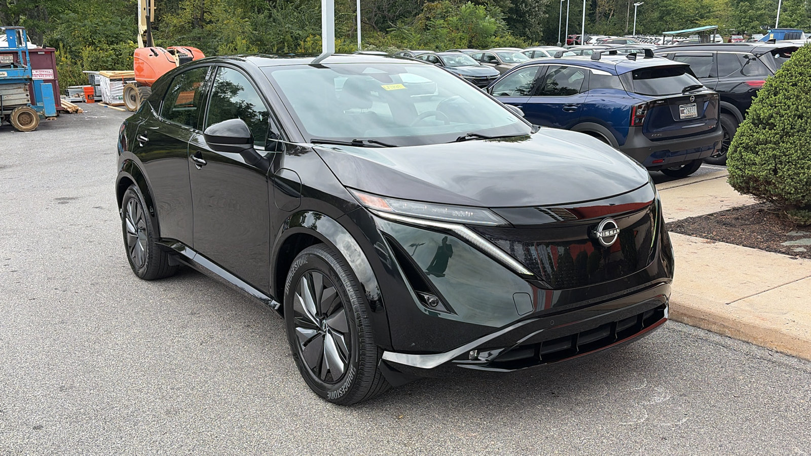 Used 2023 Nissan Ariya AWD image 3