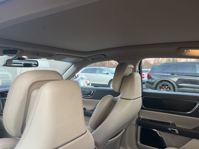 Used 2019 Lincoln Continental Select w/ Continental Climate Package image 7