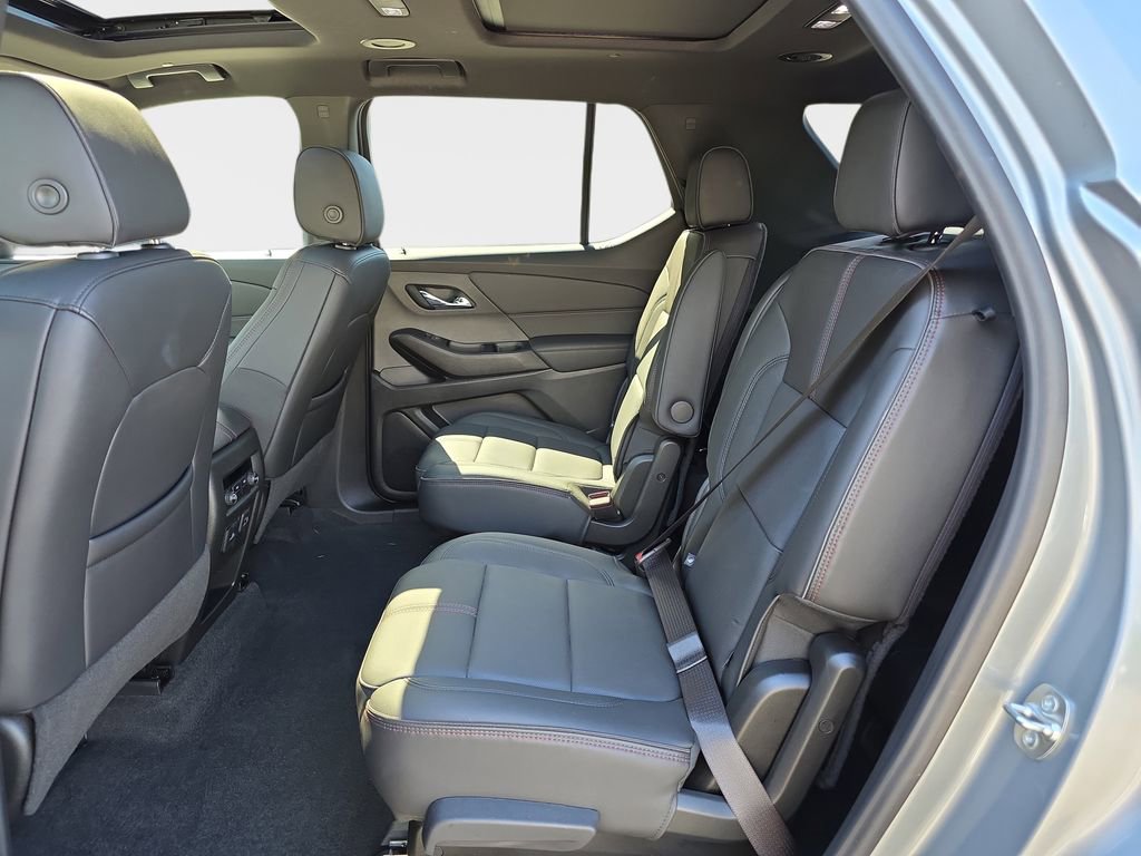 Used 2023 Chevrolet Traverse RS w/ LPO, Floor Liner Package AWD/4WD image 18
