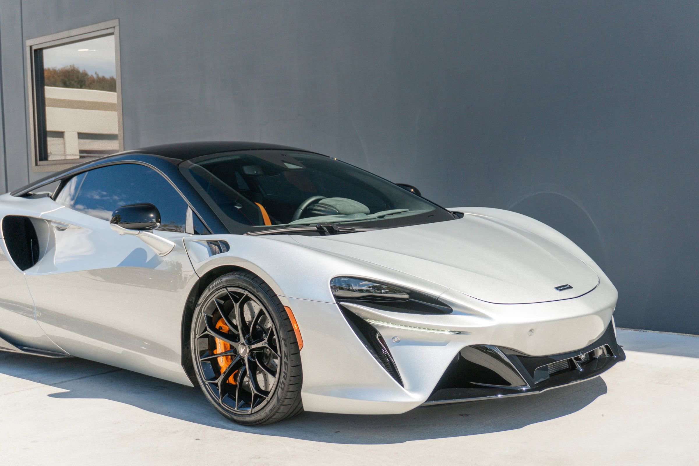 Used 2023 McLaren Artura RWD image 43