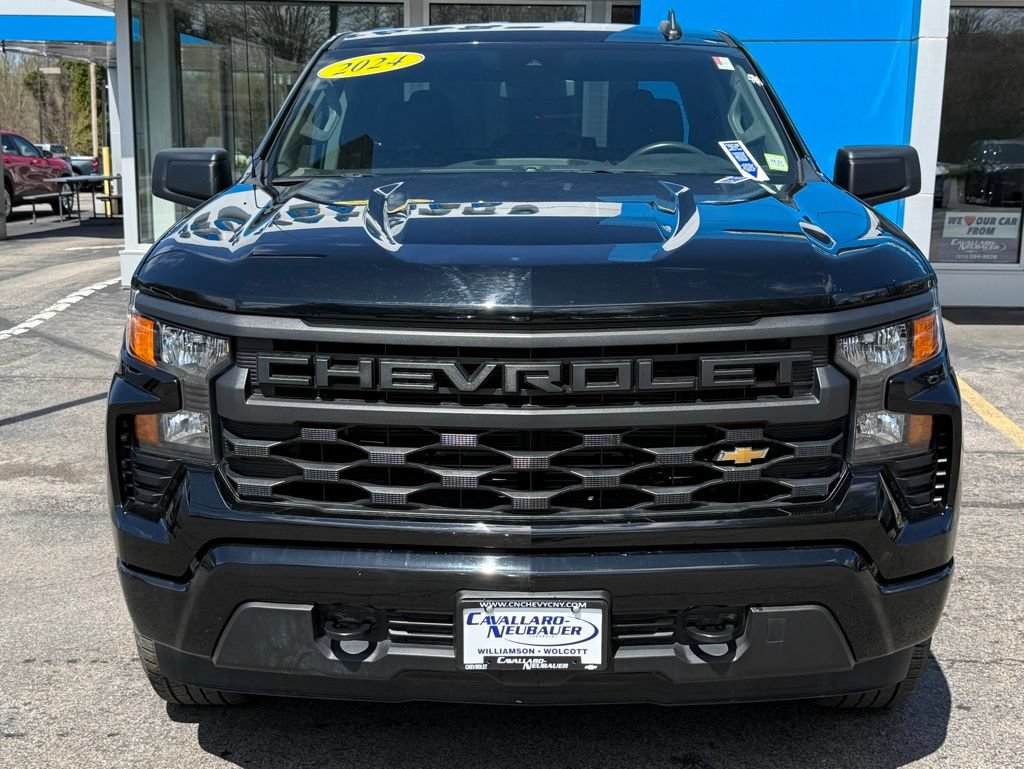 Used 2024 Chevrolet Silverado 1500 Custom AWD/4WD image 2