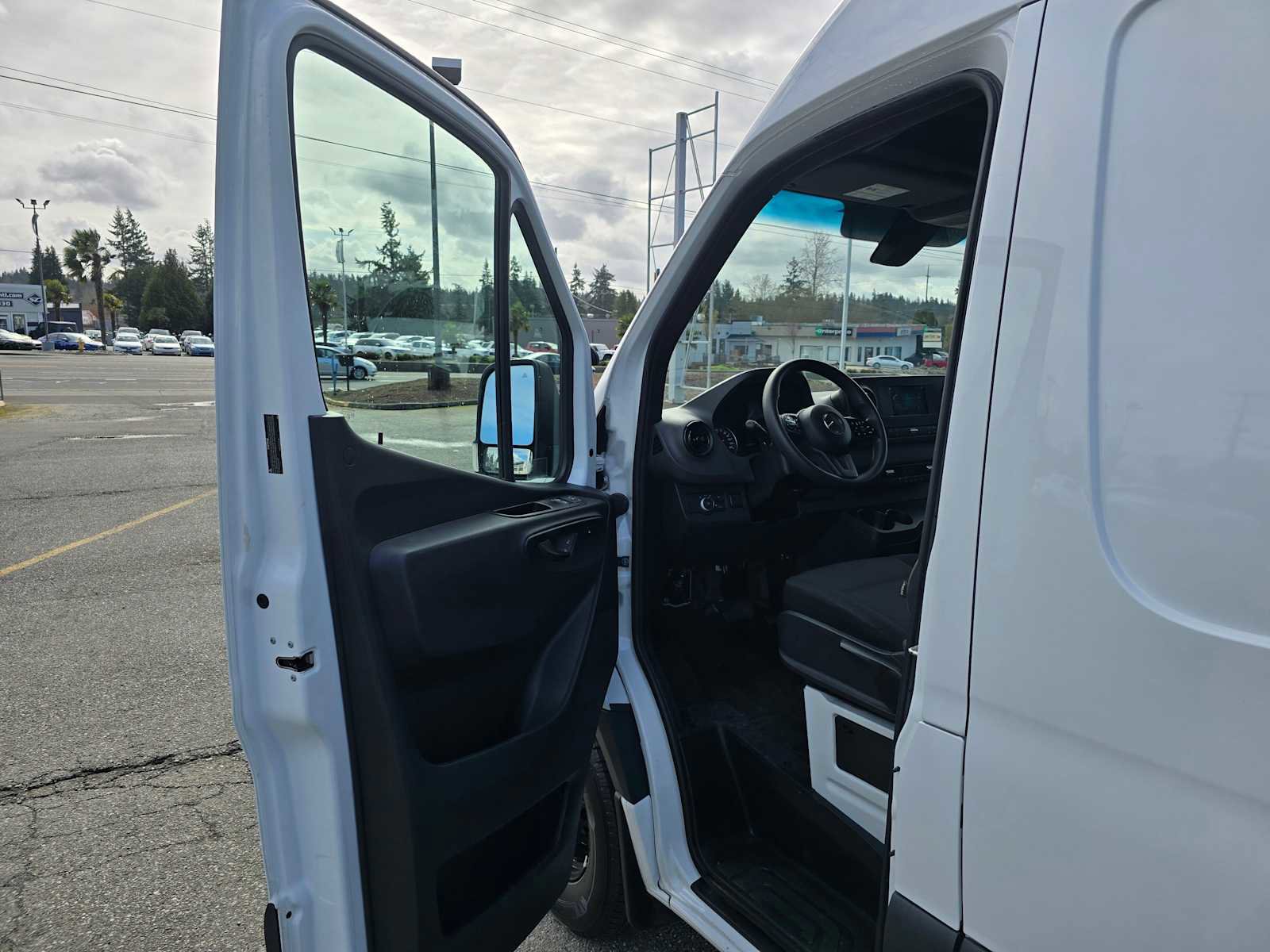 Used 2024 Mercedes-Benz Sprinter 2500 image 18
