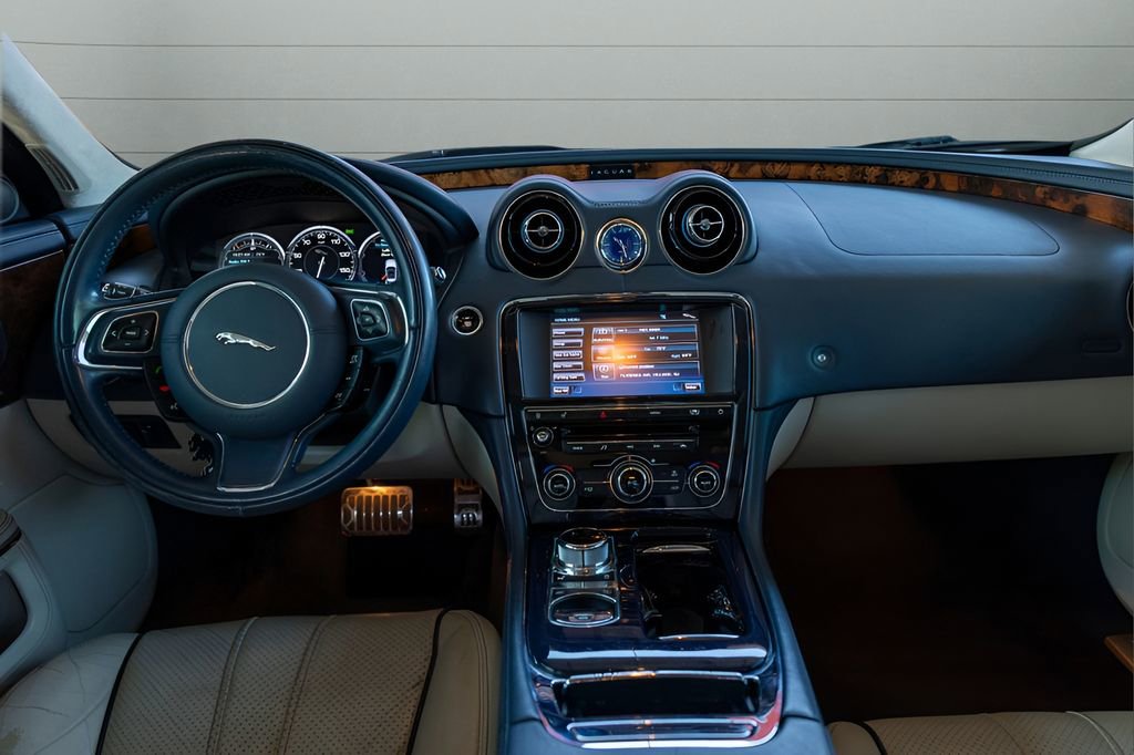 Used 2012 Jaguar XJ L RWD image 28