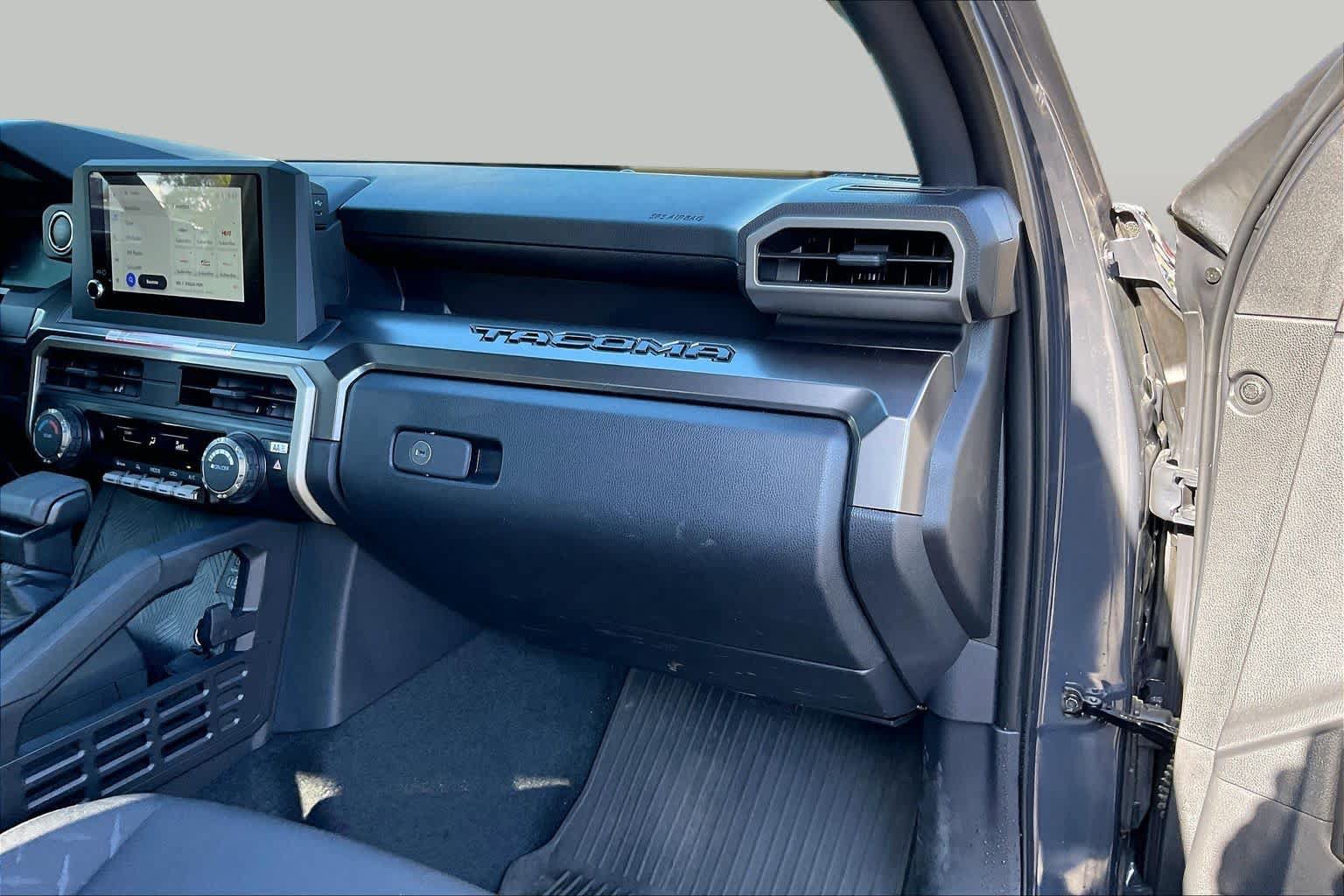 Certified 2025 Toyota Tacoma SR5 AWD/4WD image 18
