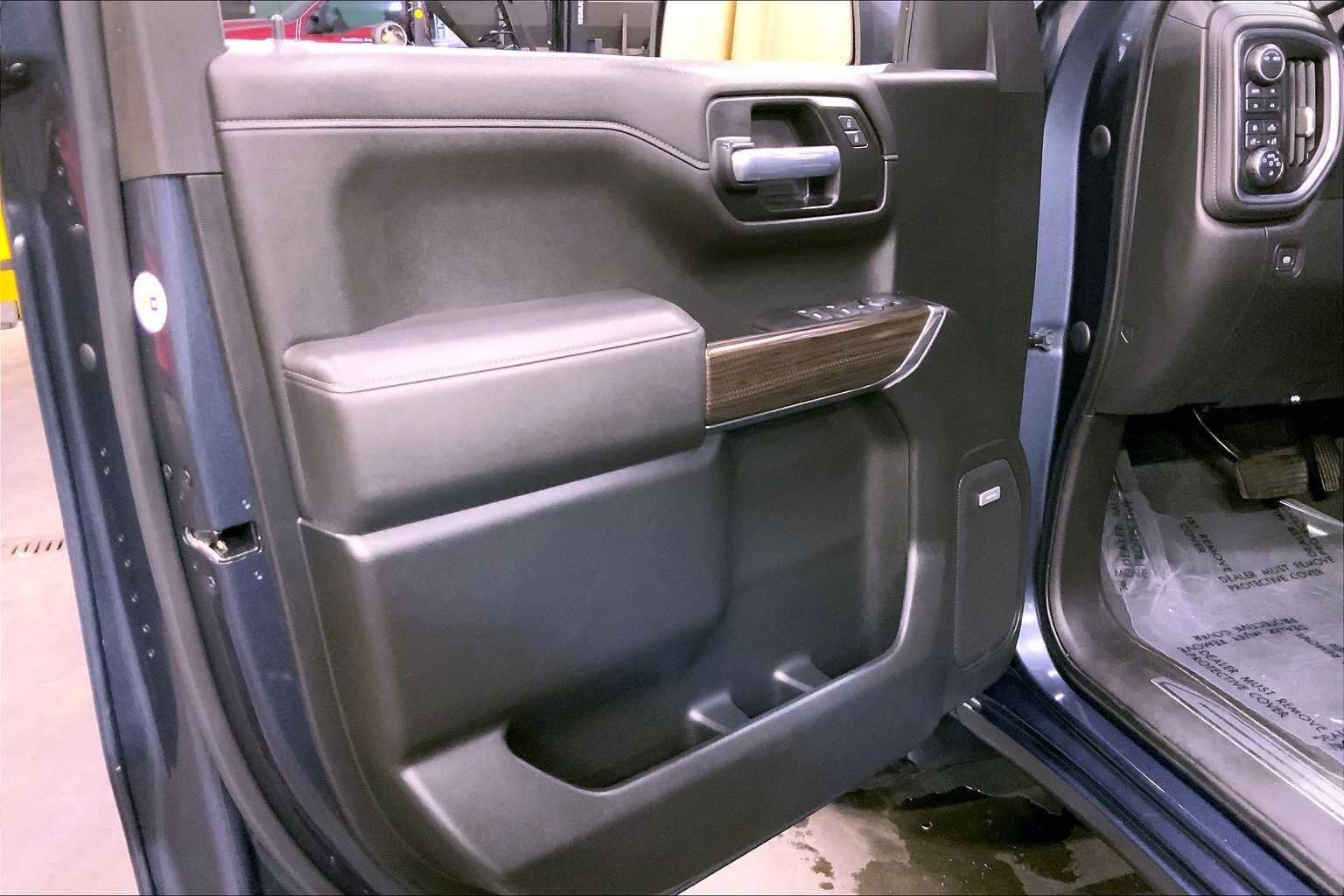 Used 2021 Chevrolet Silverado 1500 LT Trail Boss w/ Convenience Package II AWD/4WD image 22