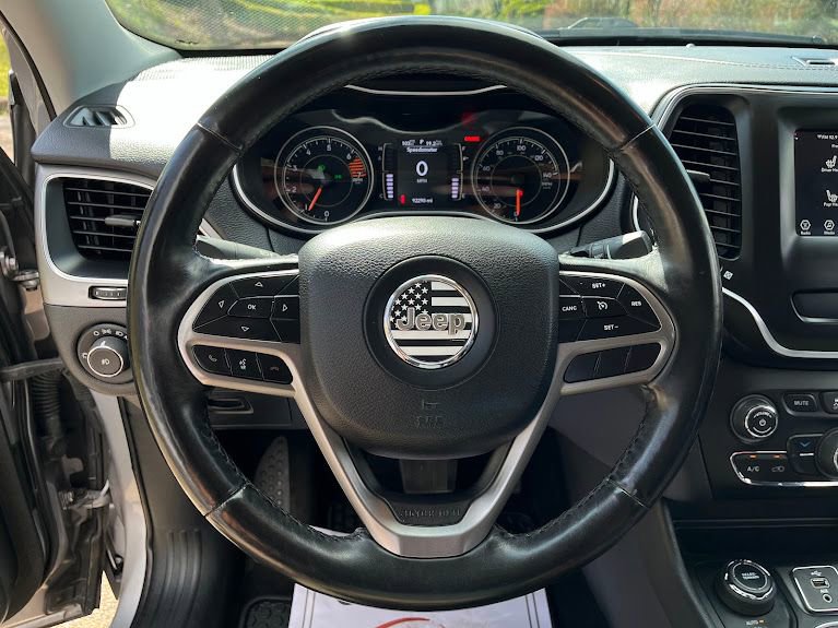 Used 2019 Jeep Cherokee Latitude Plus w/ Cold Weather Group image 12