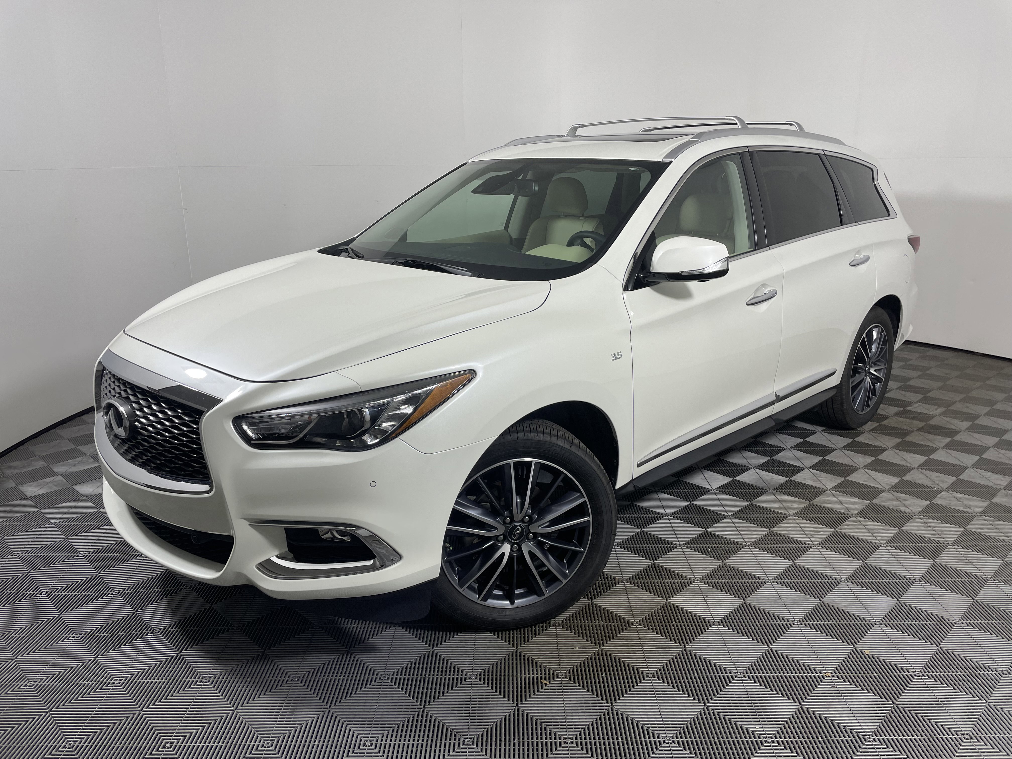 Used 2019 INFINITI QX60 Luxe w/ Sensory Package