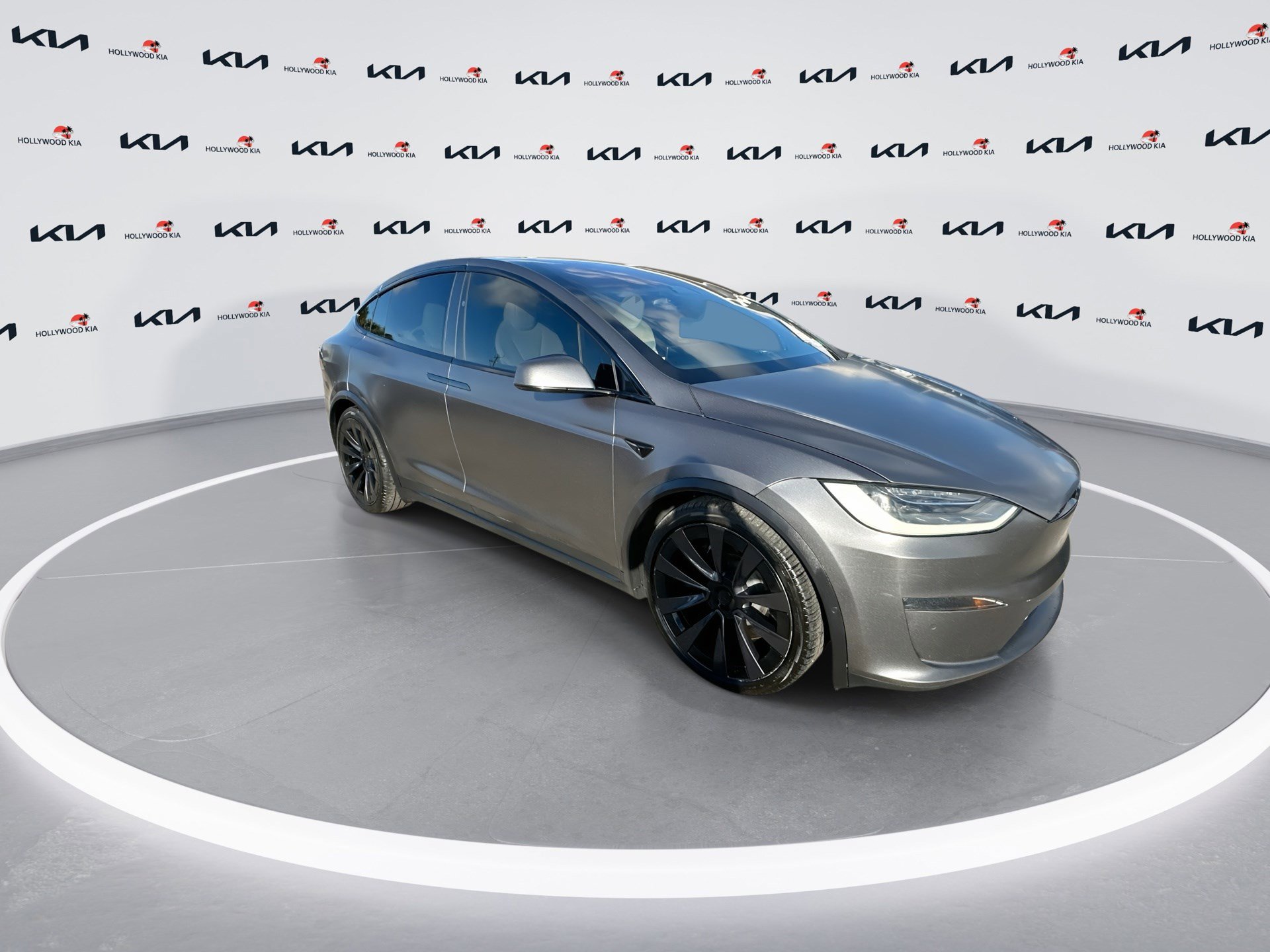 Used 2022 Tesla Model X Plaid image 2