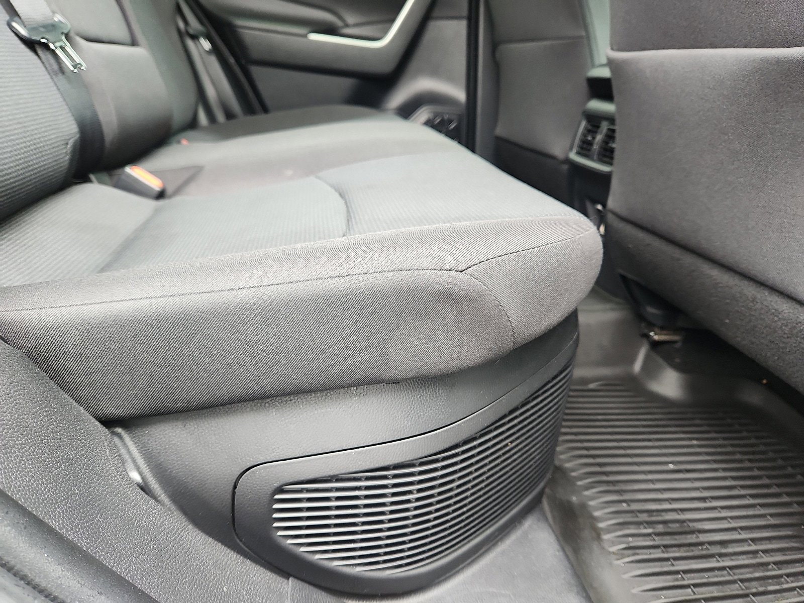 Used 2021 Toyota RAV4 LE AWD/4WD image 30