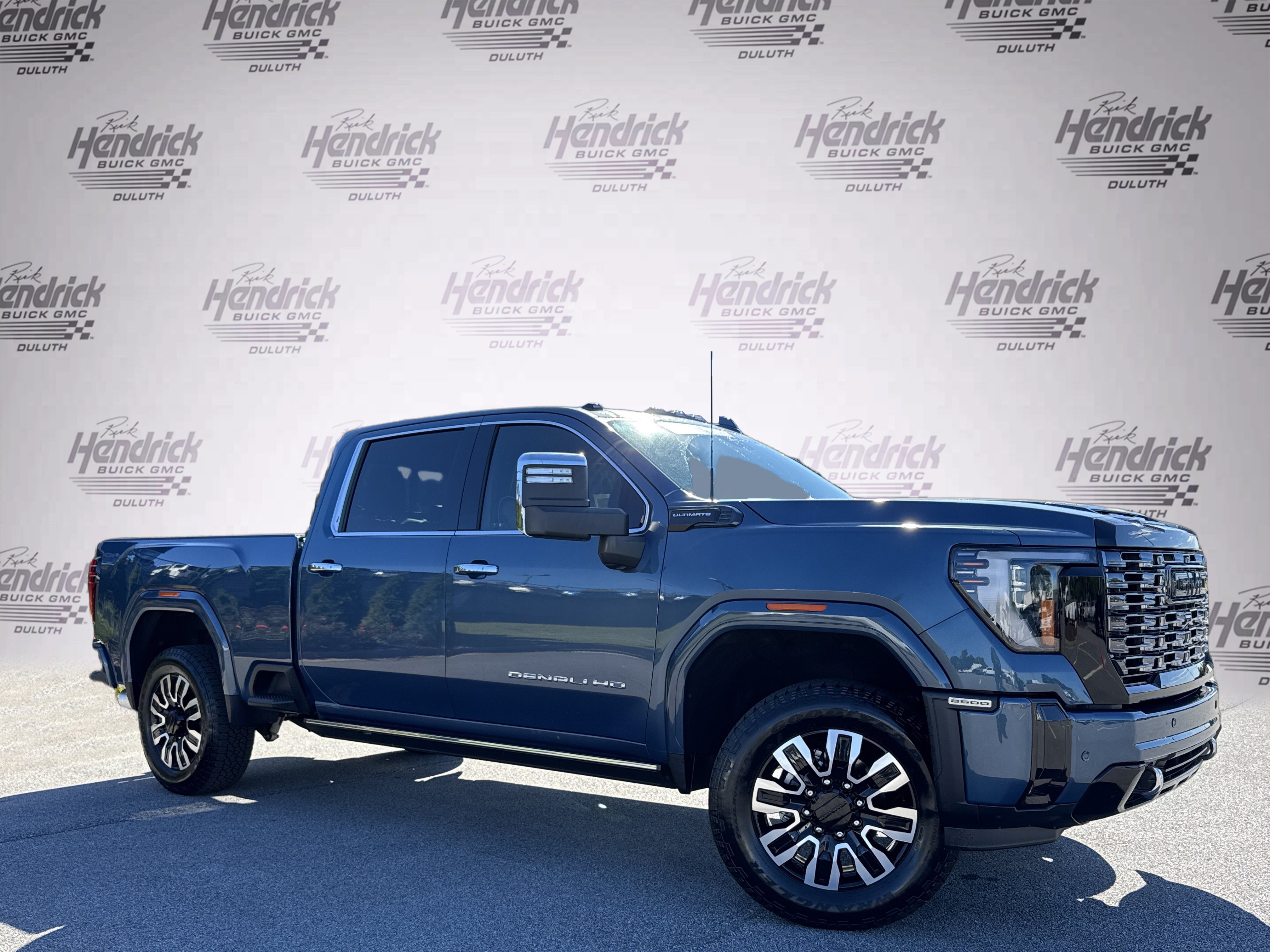 Used 2025 GMC Sierra 2500 Denali Ultimate AWD/4WD image 2