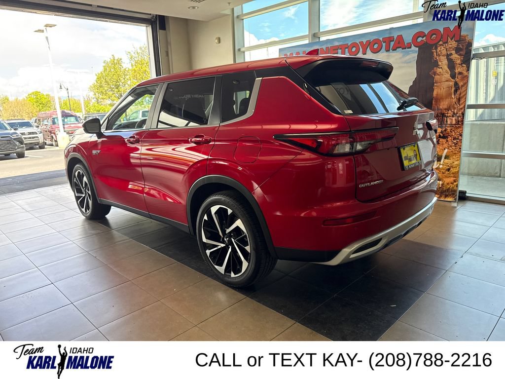 Used 2025 Mitsubishi Outlander SE AWD/4WD image 3