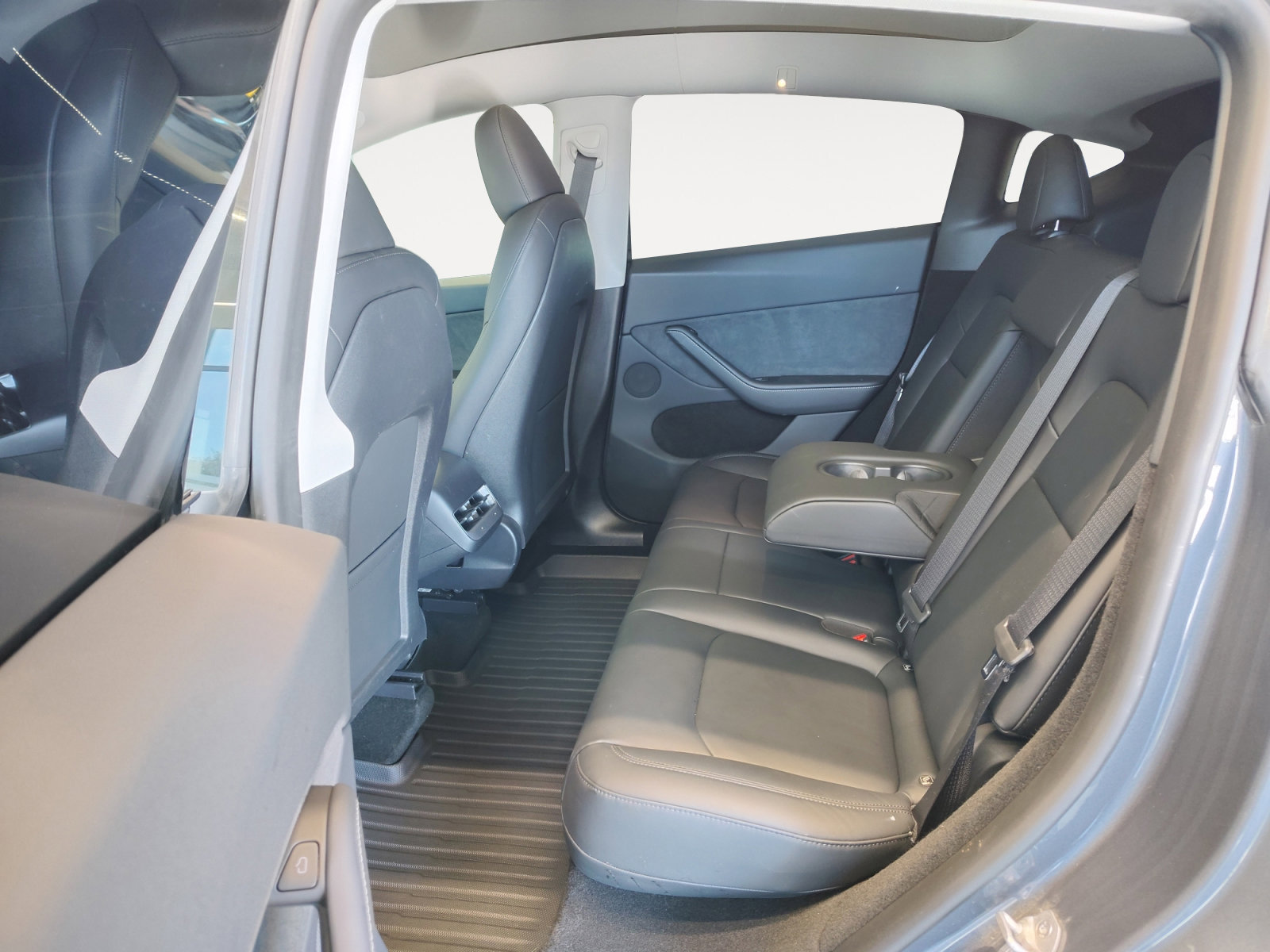 Used 2023 Tesla Model Y Long Range image 25