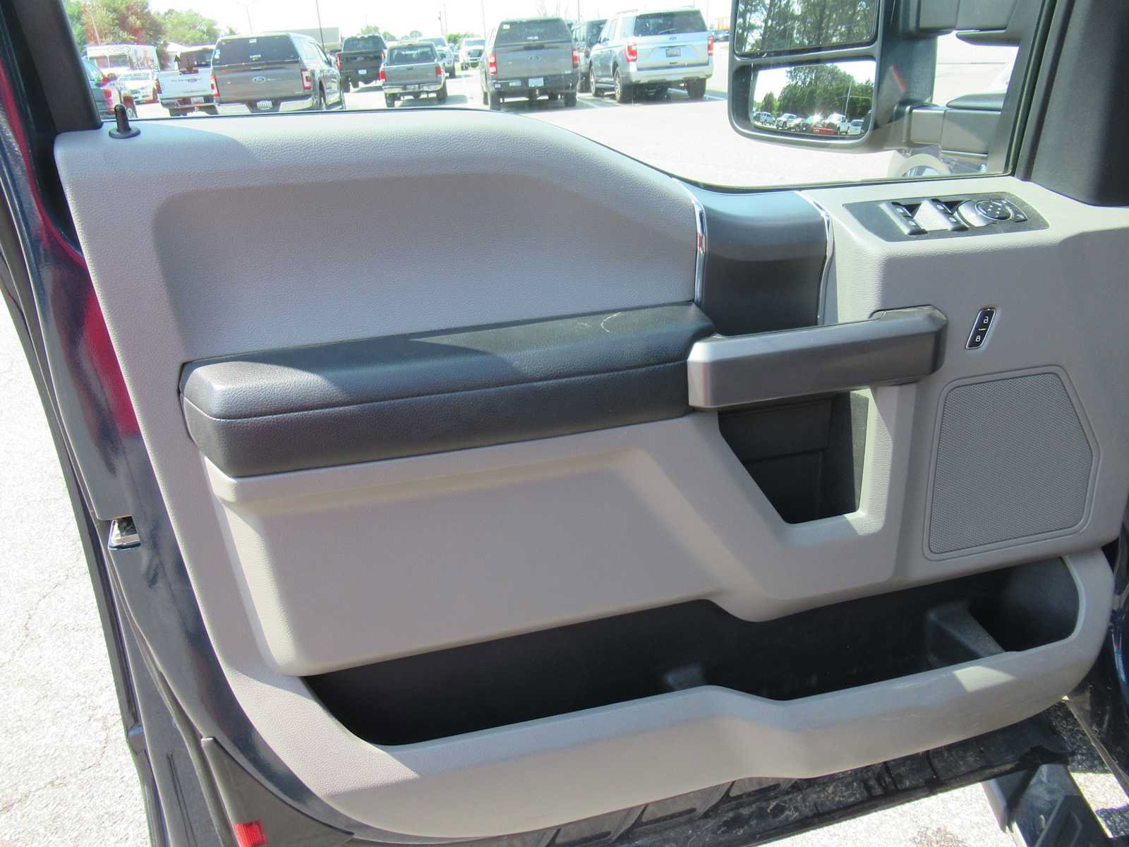 Used 2020 Ford F150 XLT w/ Equipment Group 302A Luxury AWD/4WD image 22