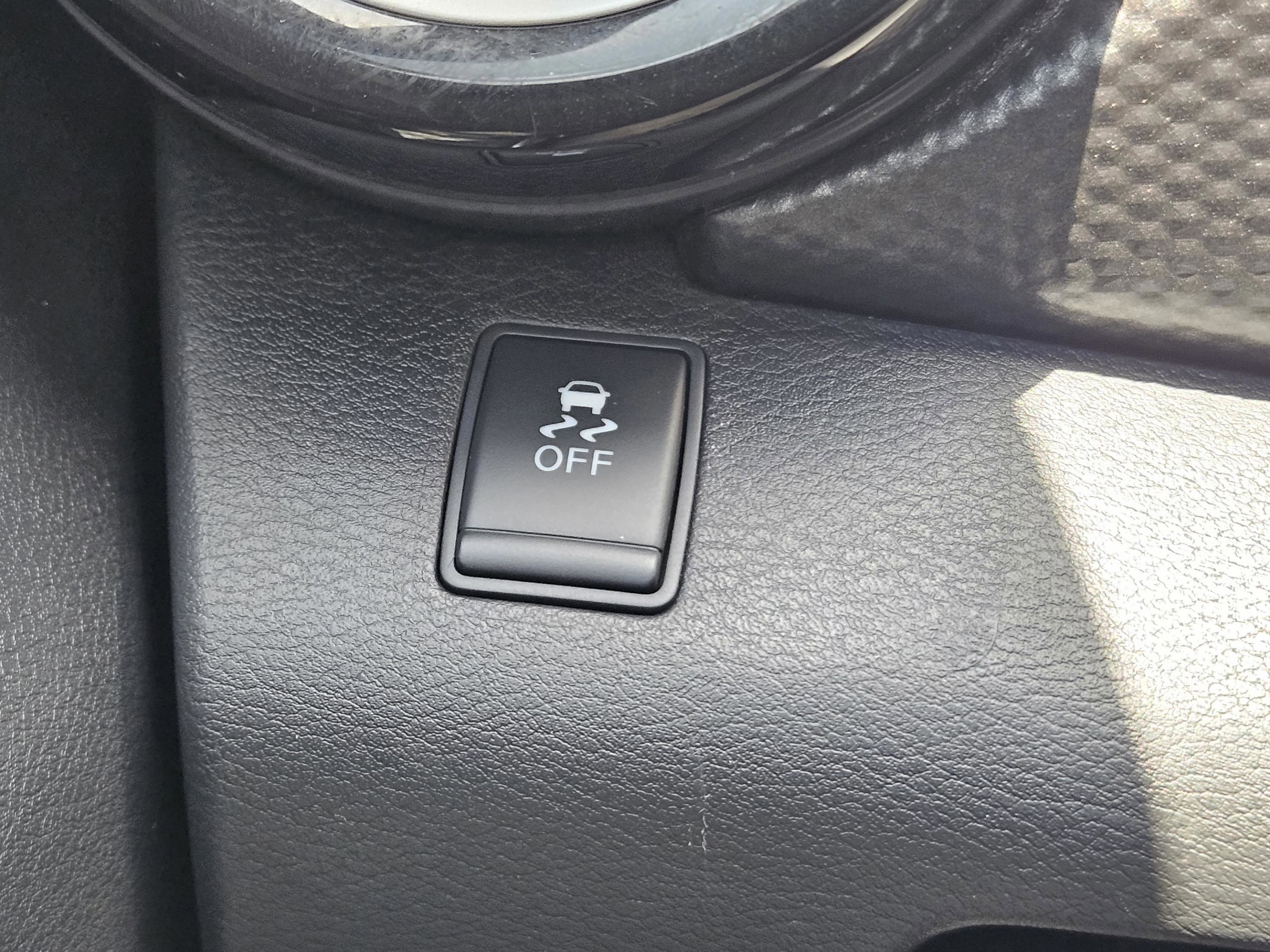 Used 2018 Nissan Kicks SV FWD image 13