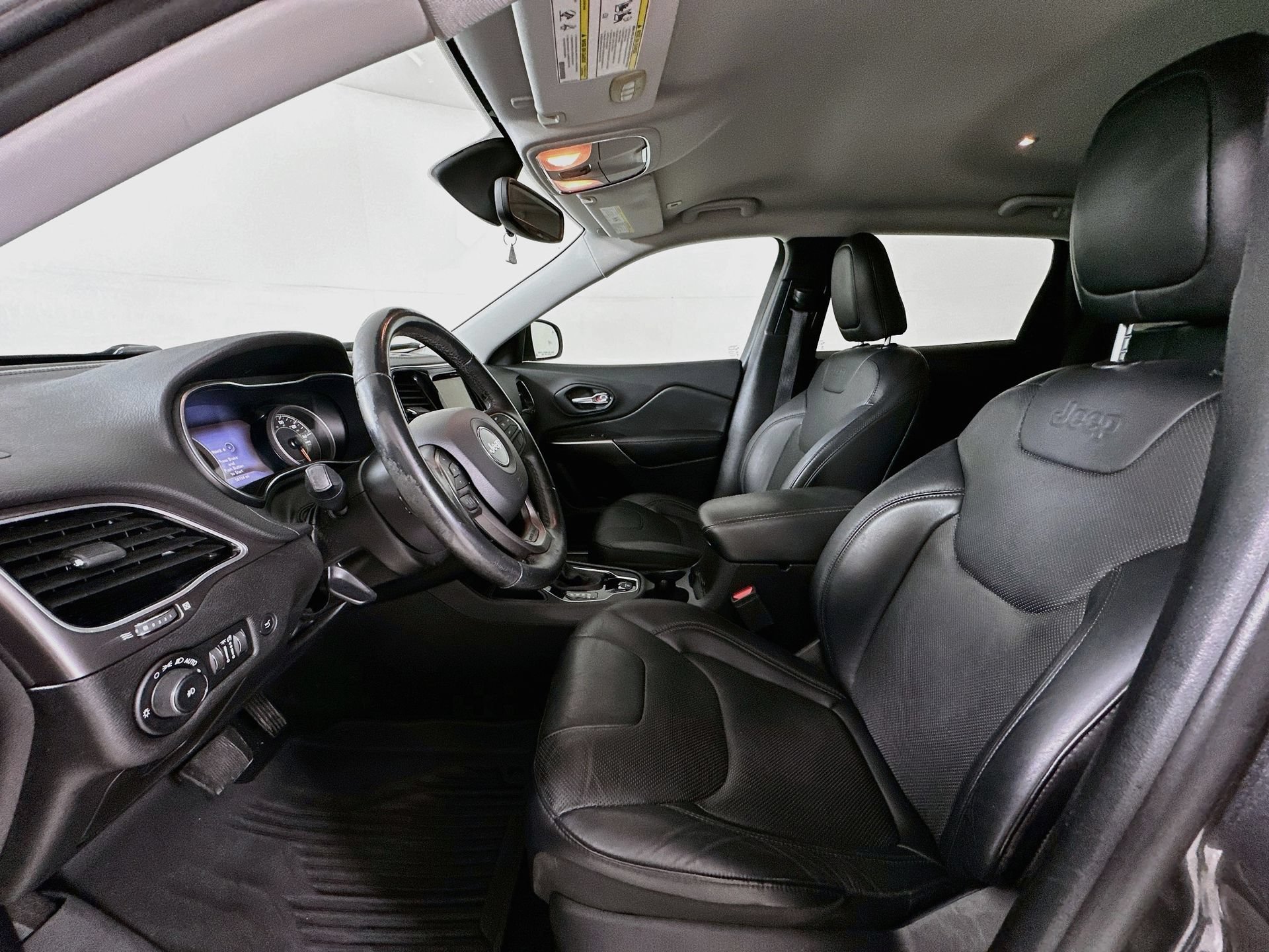 Used 2019 Jeep Cherokee Limited FWD image 21