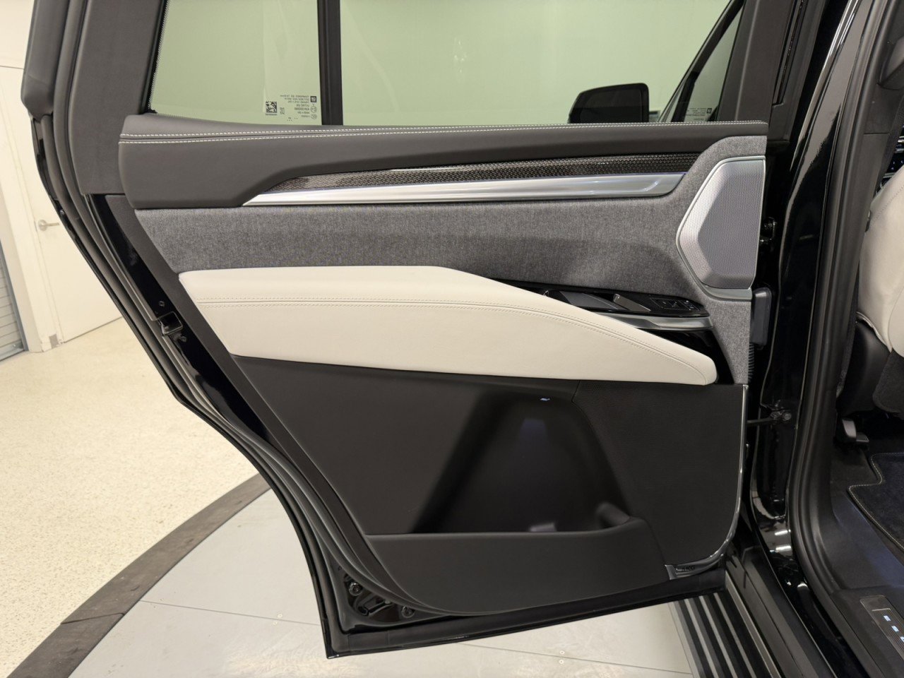 Used 2025 Cadillac Escalade V image 35