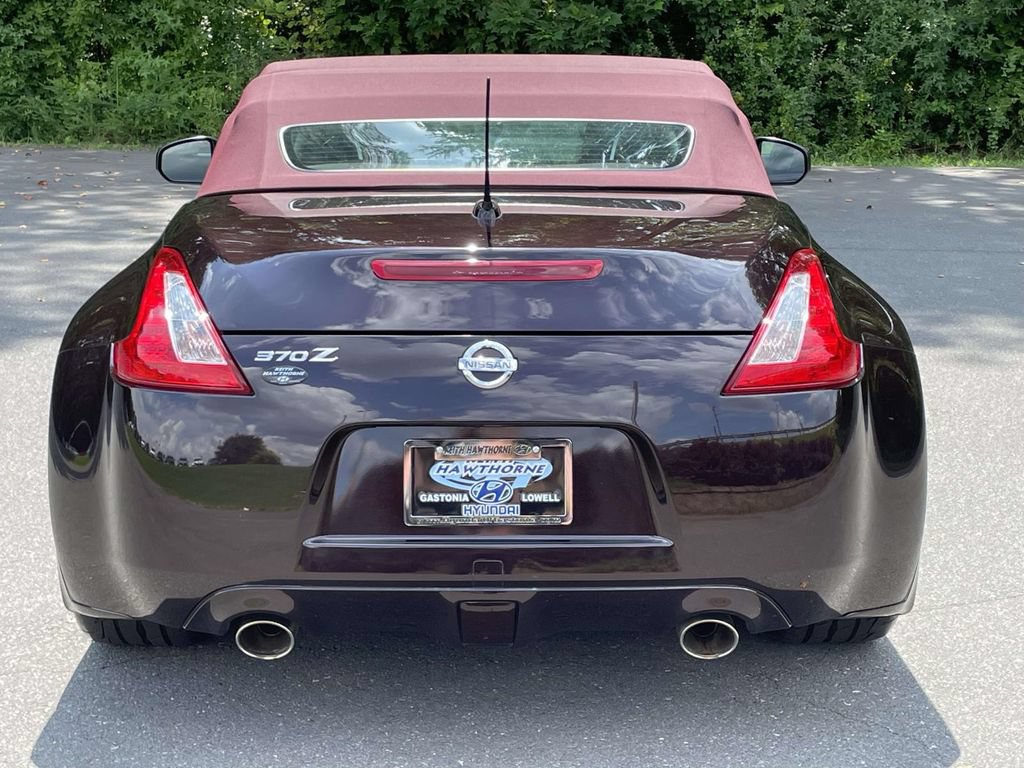 Used 2010 Nissan 370Z Touring w/ Sport Pkg RWD image 10