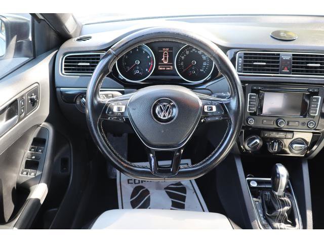 Used 2015 Volkswagen Jetta Sport image 9