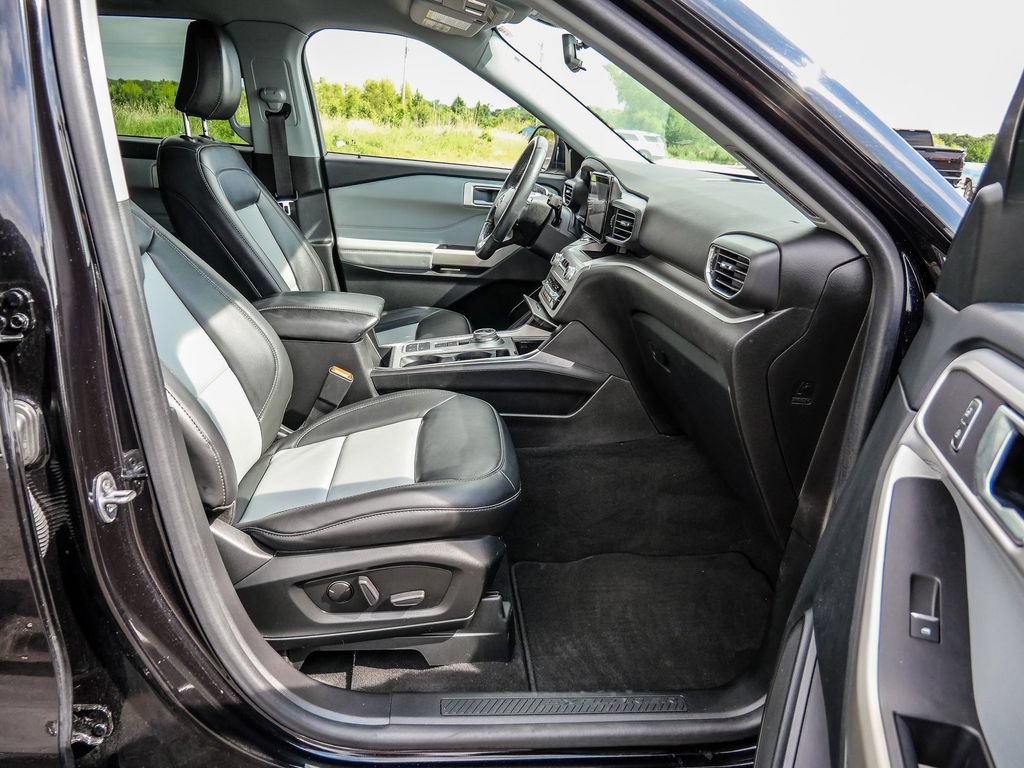 Used 2022 Ford Explorer XLT w/ Equipment Group 202A RWD image 14