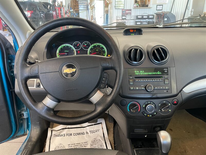 Used 2009 Chevrolet Aveo5 LT FWD image 8