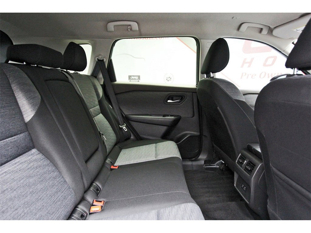 Used 2023 Nissan Rogue SV image 9