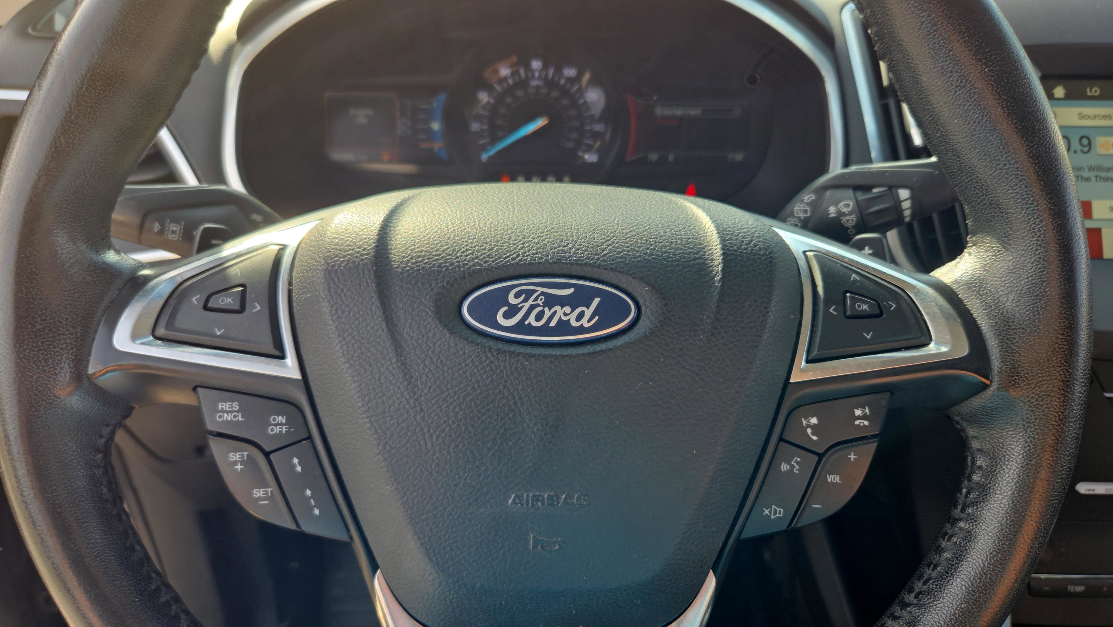 Used 2018 Ford Edge Titanium w/ Ford Safe & Smart Package FWD image 23