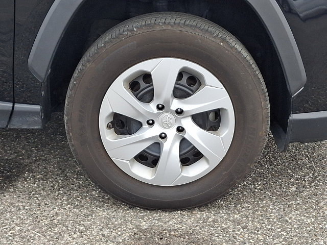 Used 2024 Toyota RAV4 LE AWD/4WD image 26