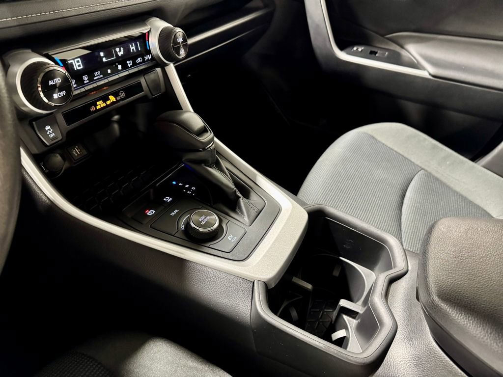 Used 2024 Toyota RAV4 LE image 20