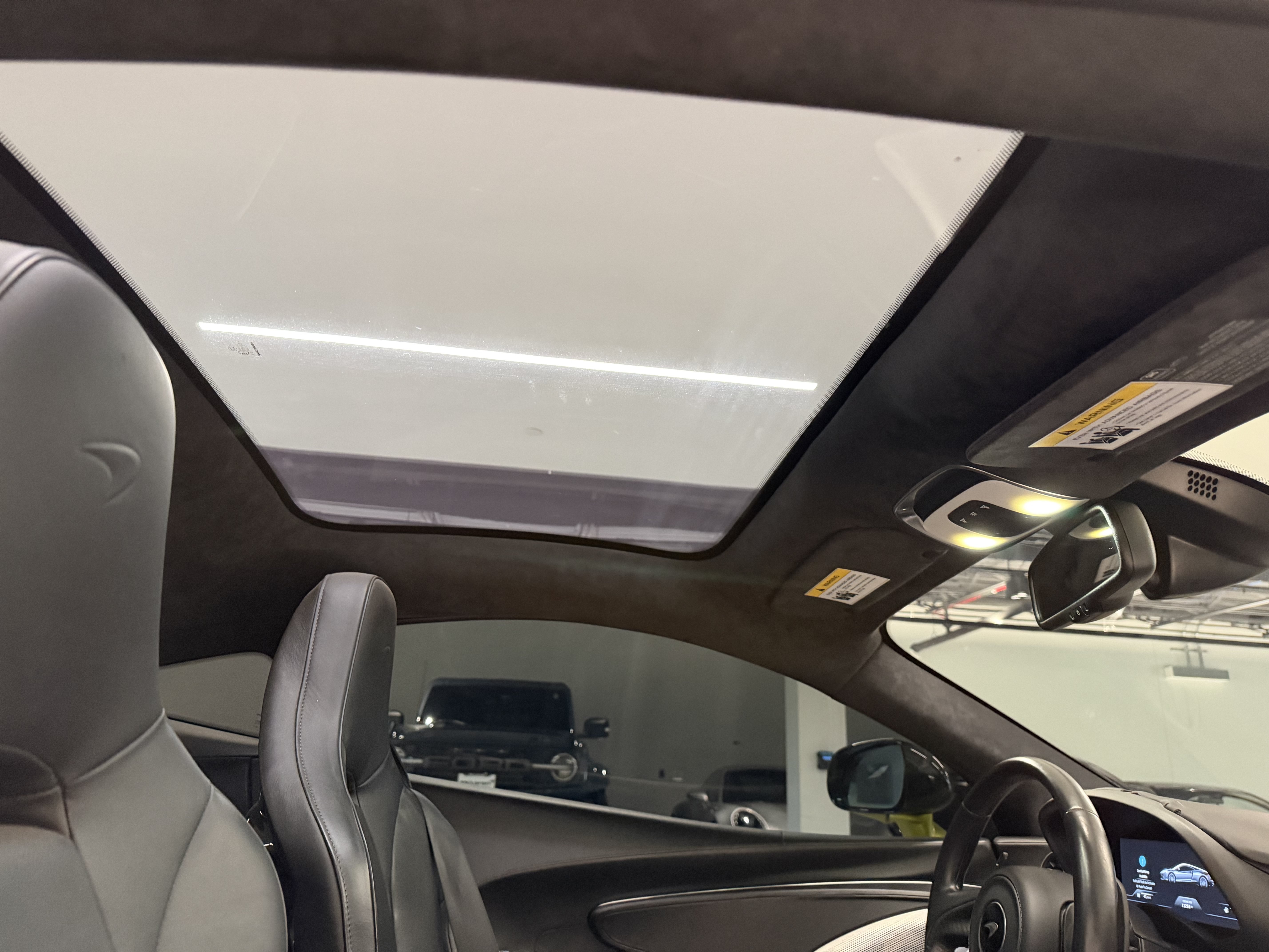 Used 2023 McLaren GT RWD image 17