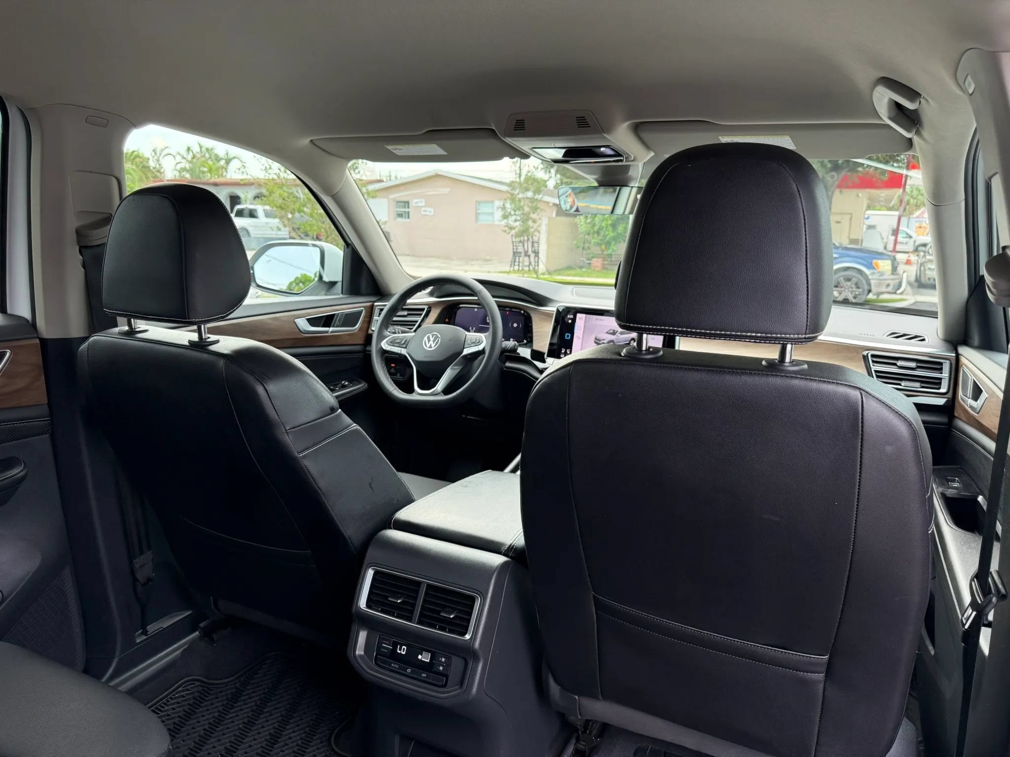 Used 2024 Volkswagen Atlas SE FWD image 24