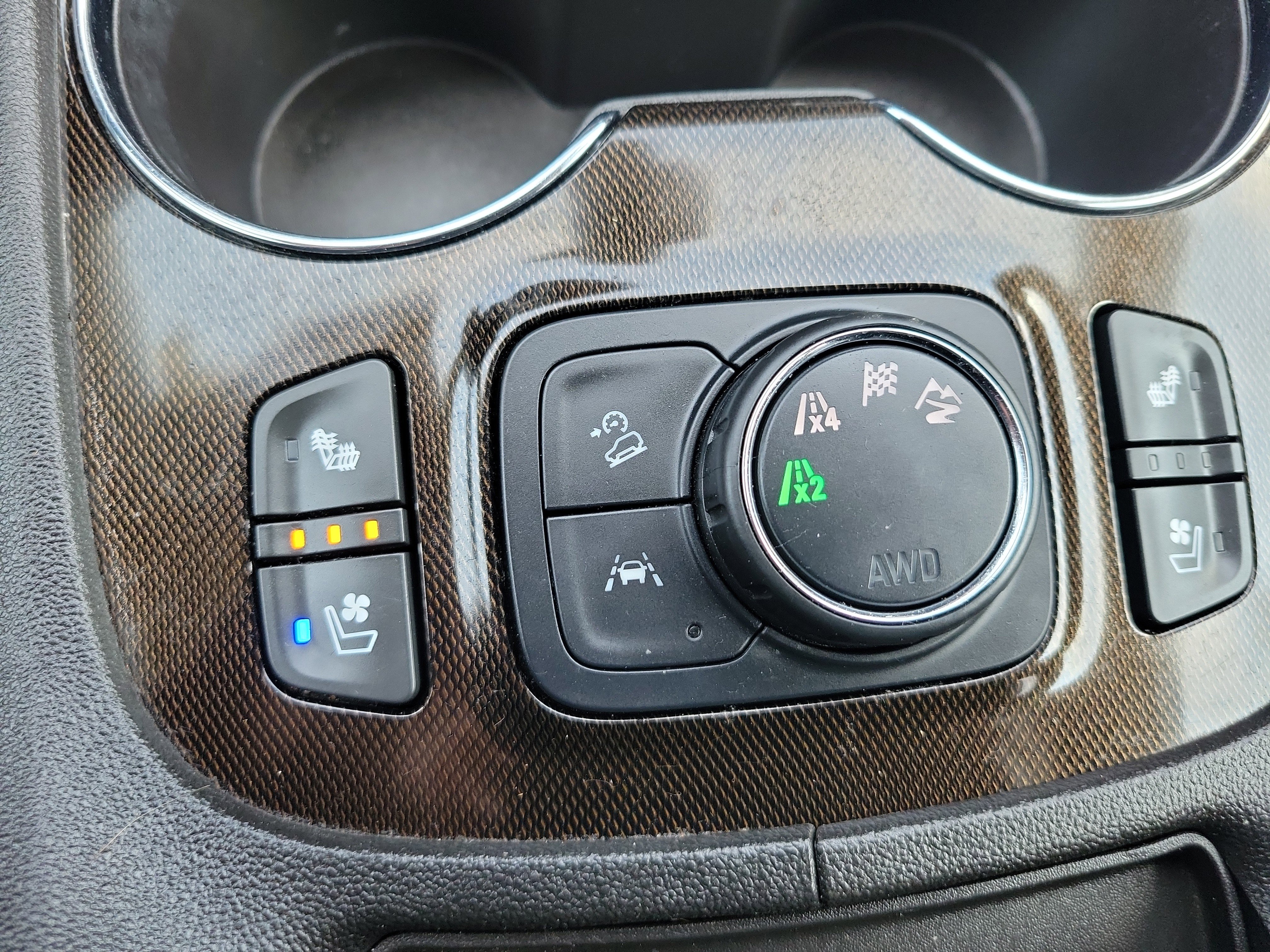Used 2022 GMC Acadia AT4 w/ Technology Package AWD/4WD image 31