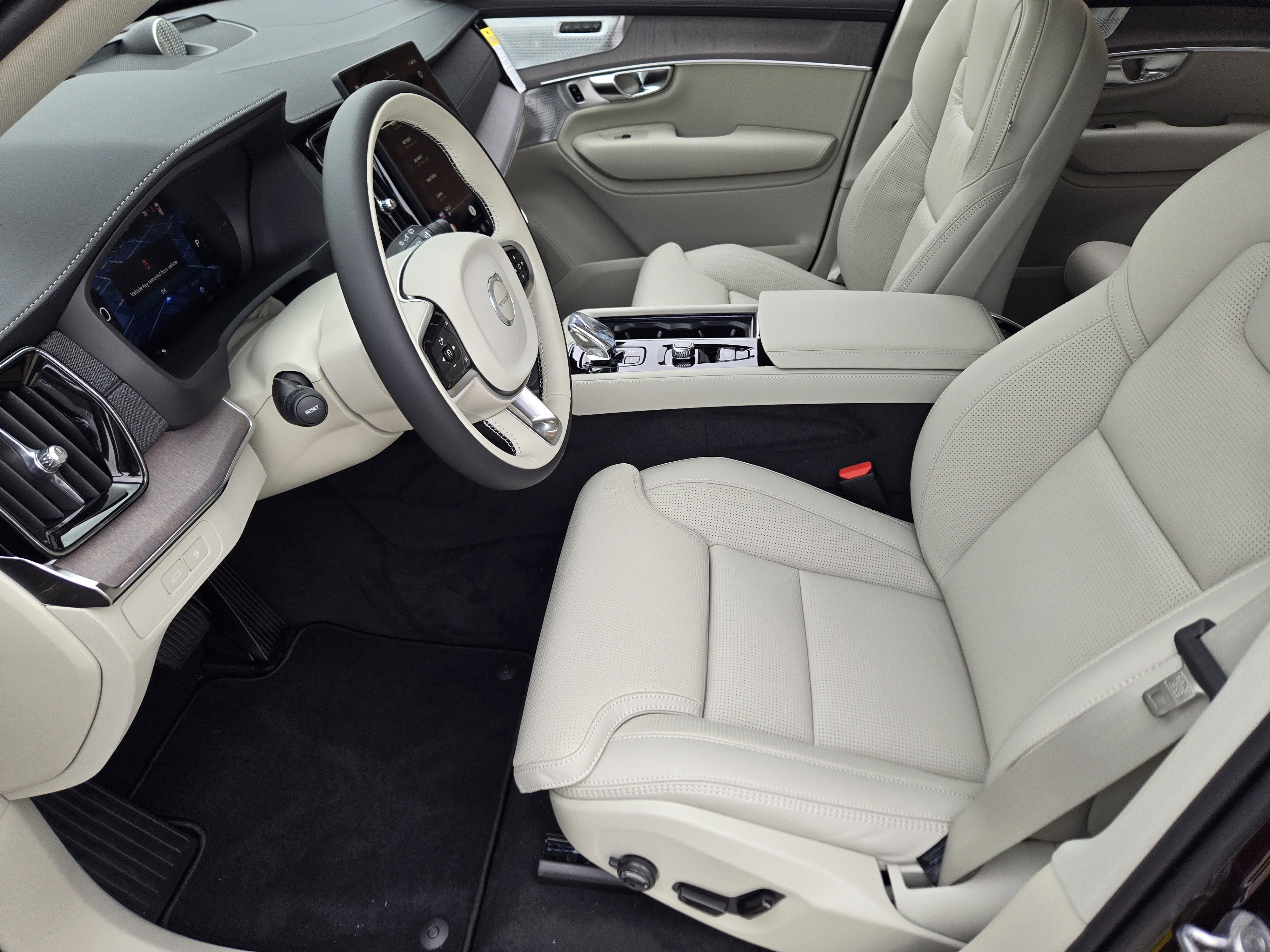 New 2026 Volvo XC90 T8 Ultra w/ Protection Package Premier image 10