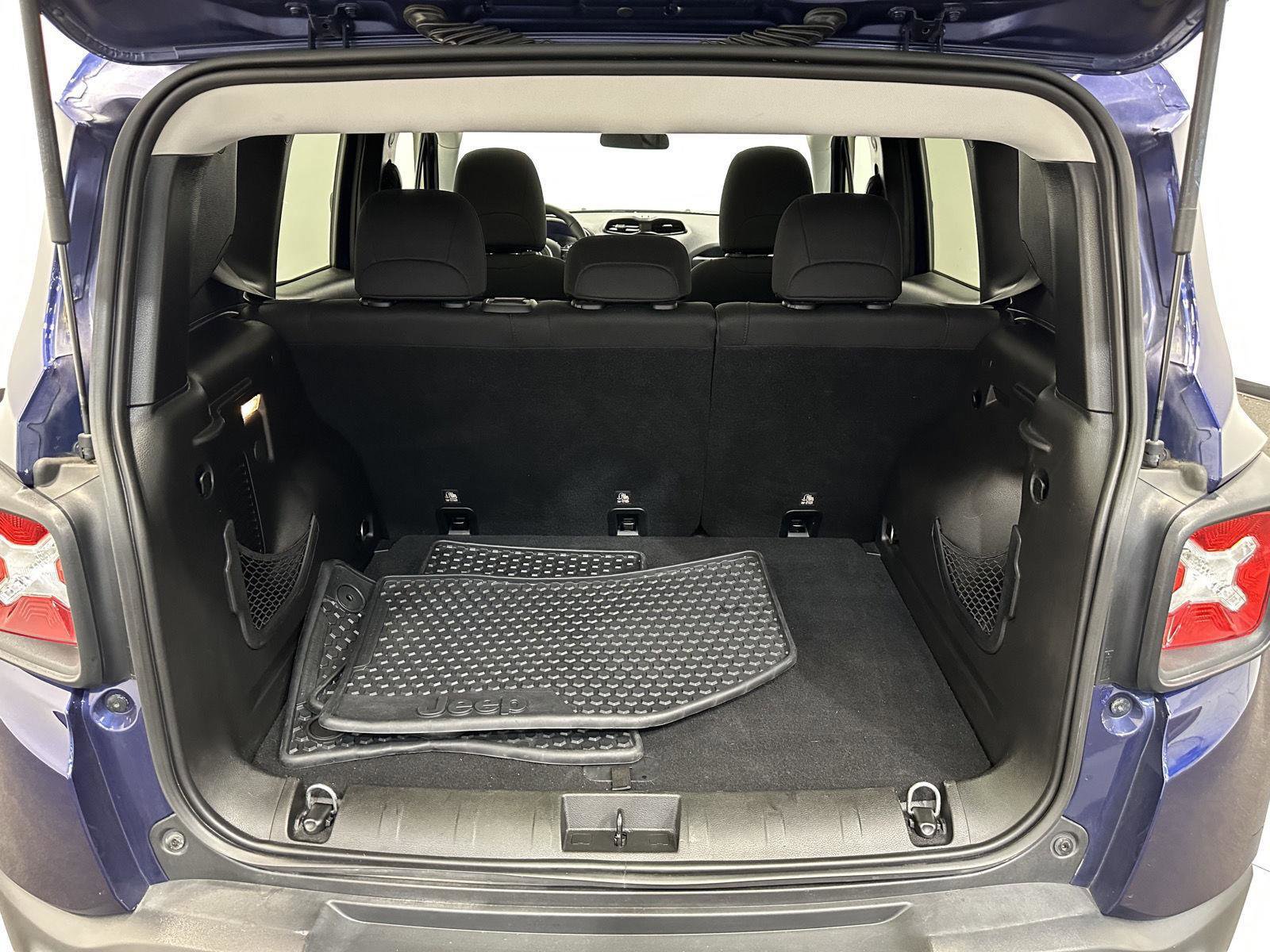 Used 2018 Jeep Renegade Latitude w/ Cold Weather Group AWD/4WD image 26