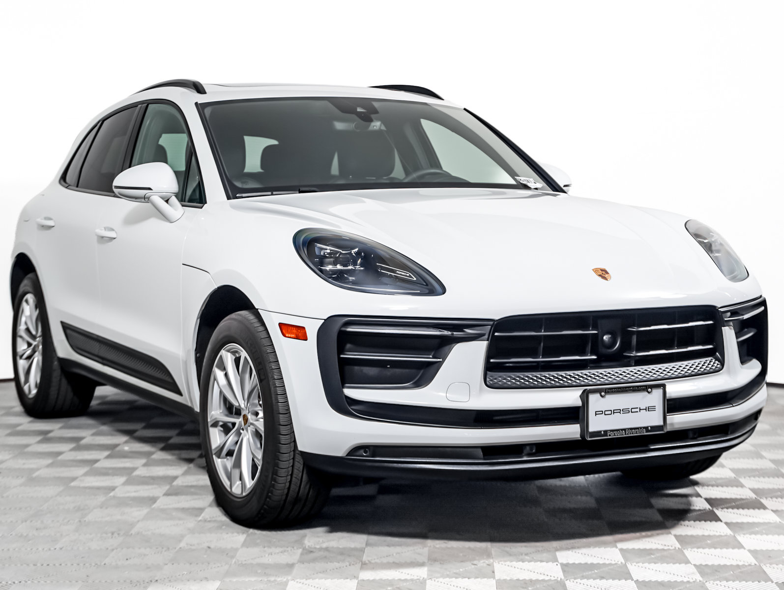 Certified 2023 Porsche Macan AWD/4WD image 8