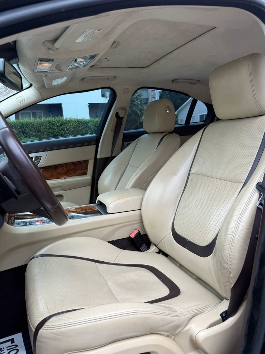 Used 2015 Jaguar XF Sport RWD image 13
