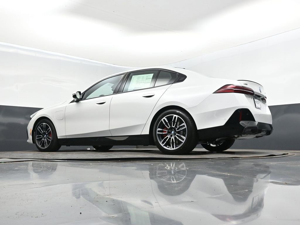 New 2026 BMW 550e xDrive w/ Premium Package image 42