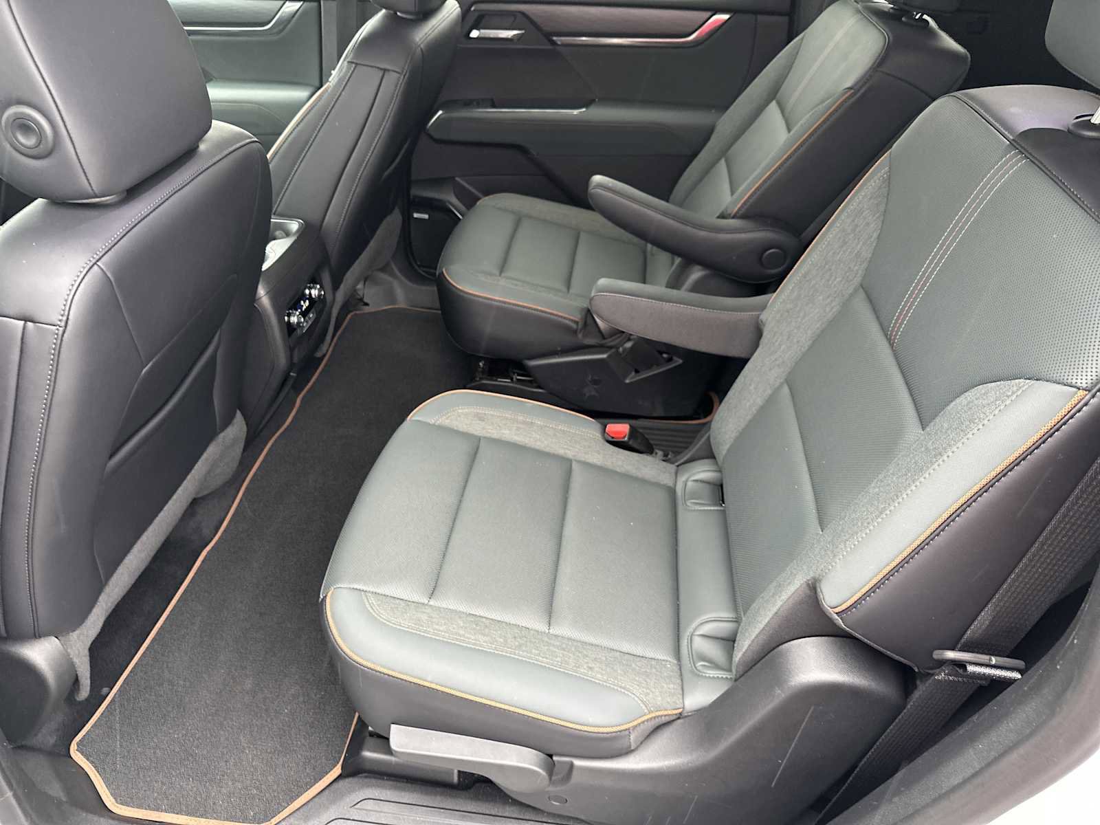 Used 2025 GMC Acadia AT4 w/ LPO, Floor Liner Package AWD/4WD image 22