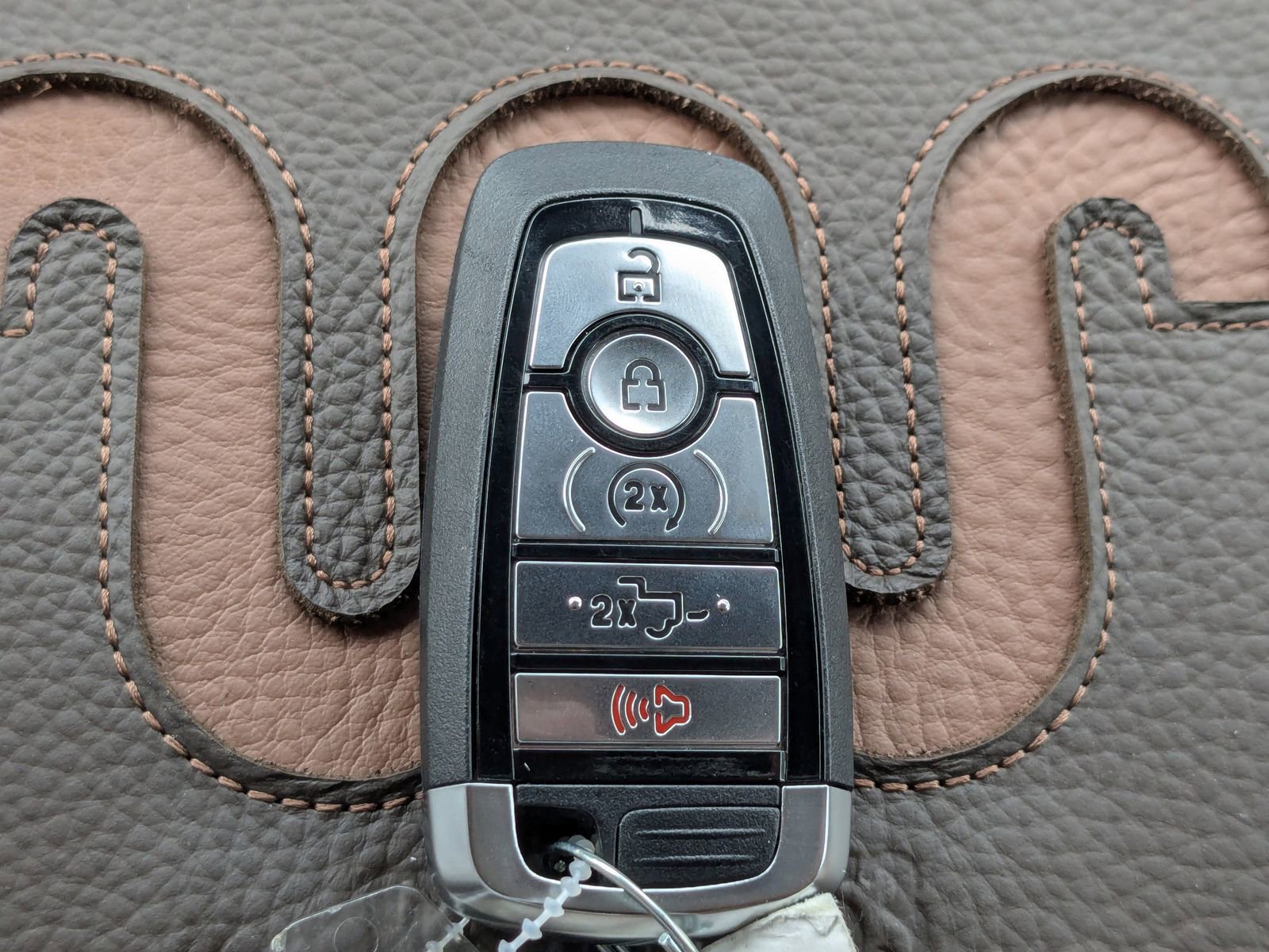 New 2025 Ford F350 King Ranch w/ Chrome Package image 32