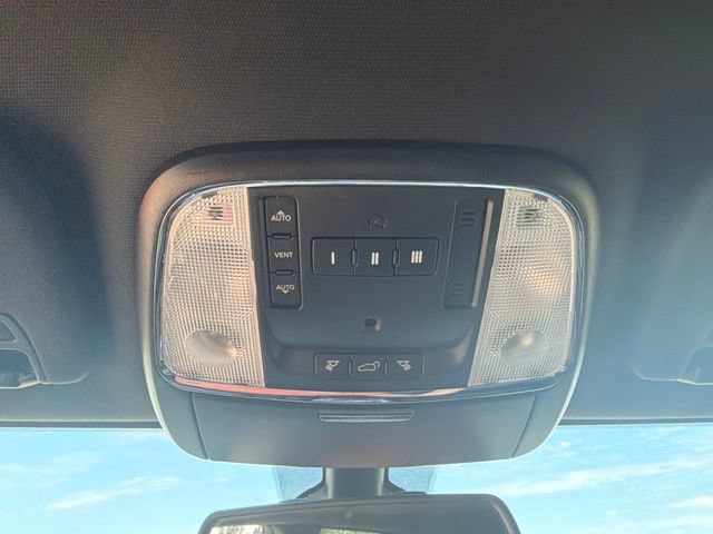 Used 2015 Jeep Grand Cherokee Limited AWD/4WD image 29