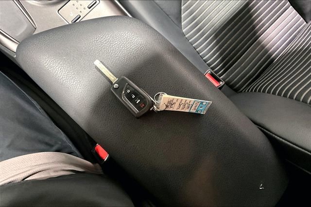 Used 2024 Toyota Camry SE image 36