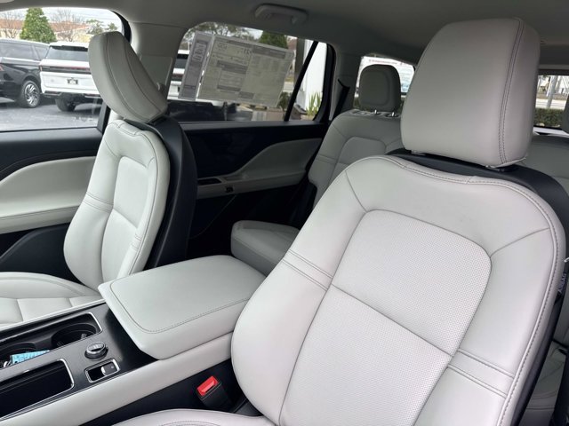 New 2026 Lincoln Aviator 2WD w/ Jet Appearance Package image 13