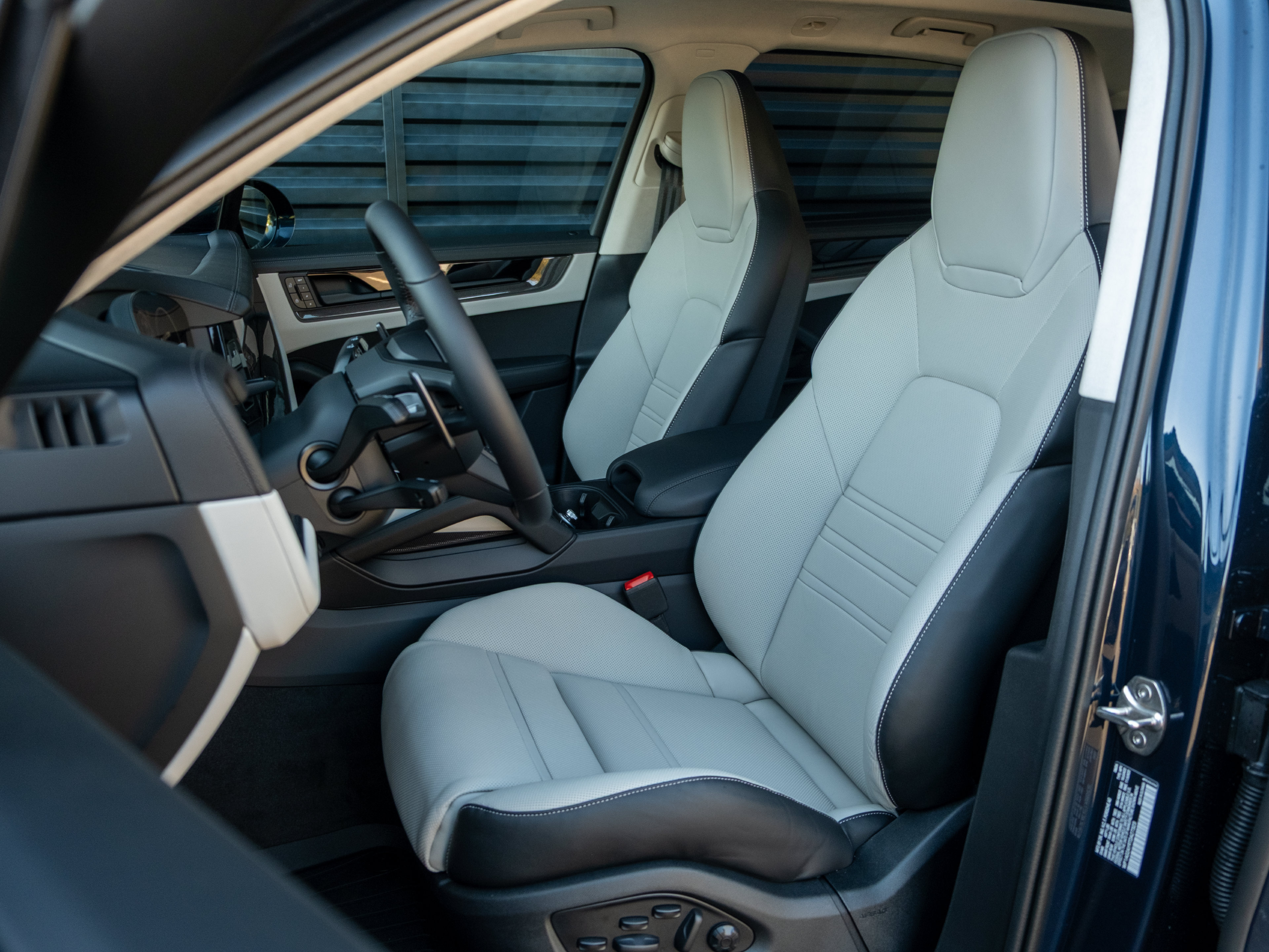 New 2026 Porsche Cayenne GTS AWD/4WD image 5