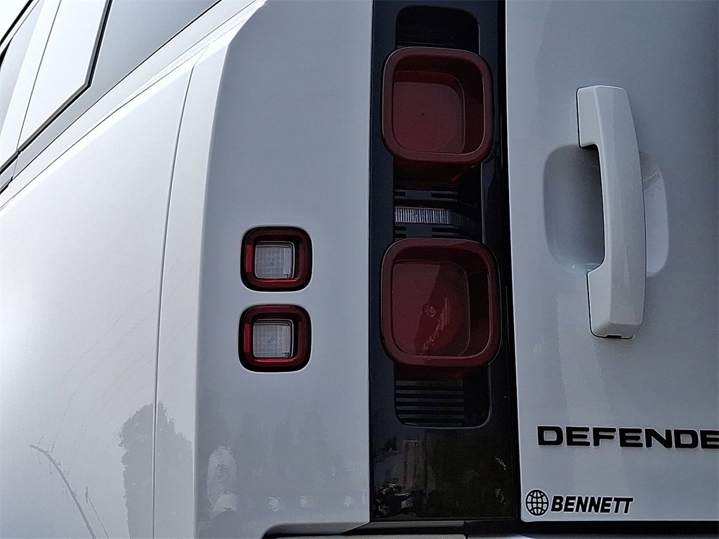 New 2025 Land Rover Defender 110 S image 7