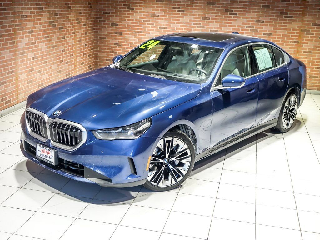 Used 2024 BMW 530i xDrive w/ Premium Package image 7