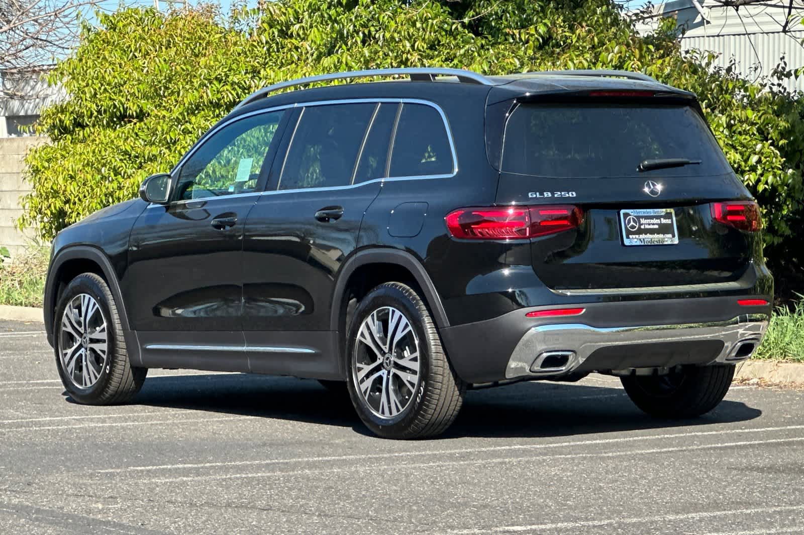 New 2026 Mercedes-Benz GLB 250 image 5
