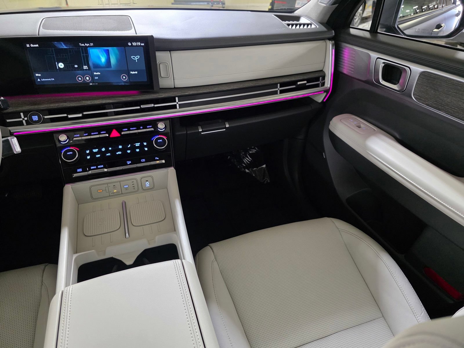 Certified 2025 Hyundai Santa Fe Limited FWD image 17